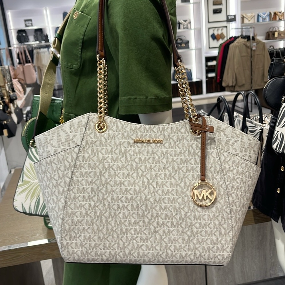 MICHAEL KORS LG CHAIN SHOULDER TOTE VANILLA - Picture 16 of 16